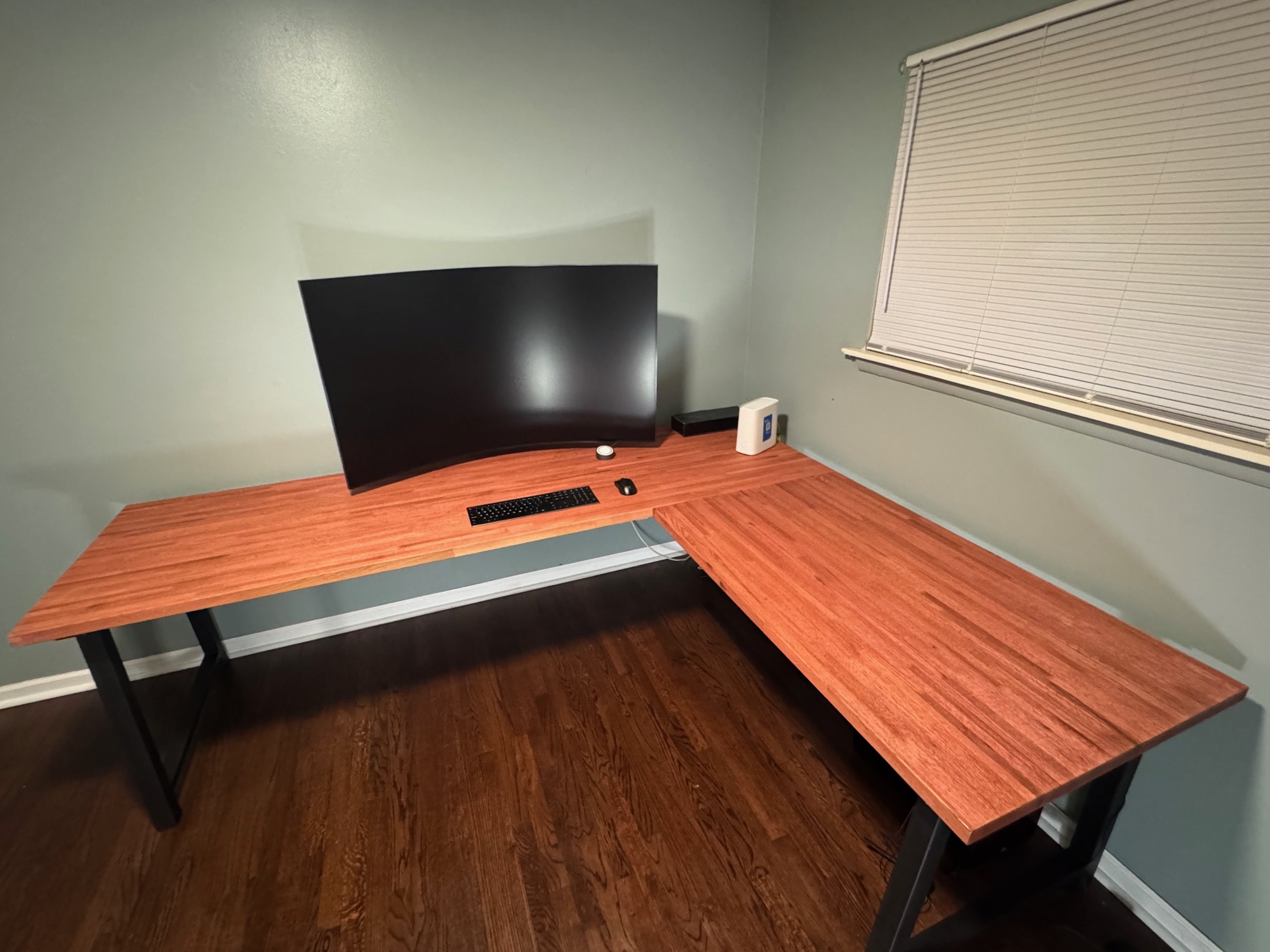 L-Shaped Desktop